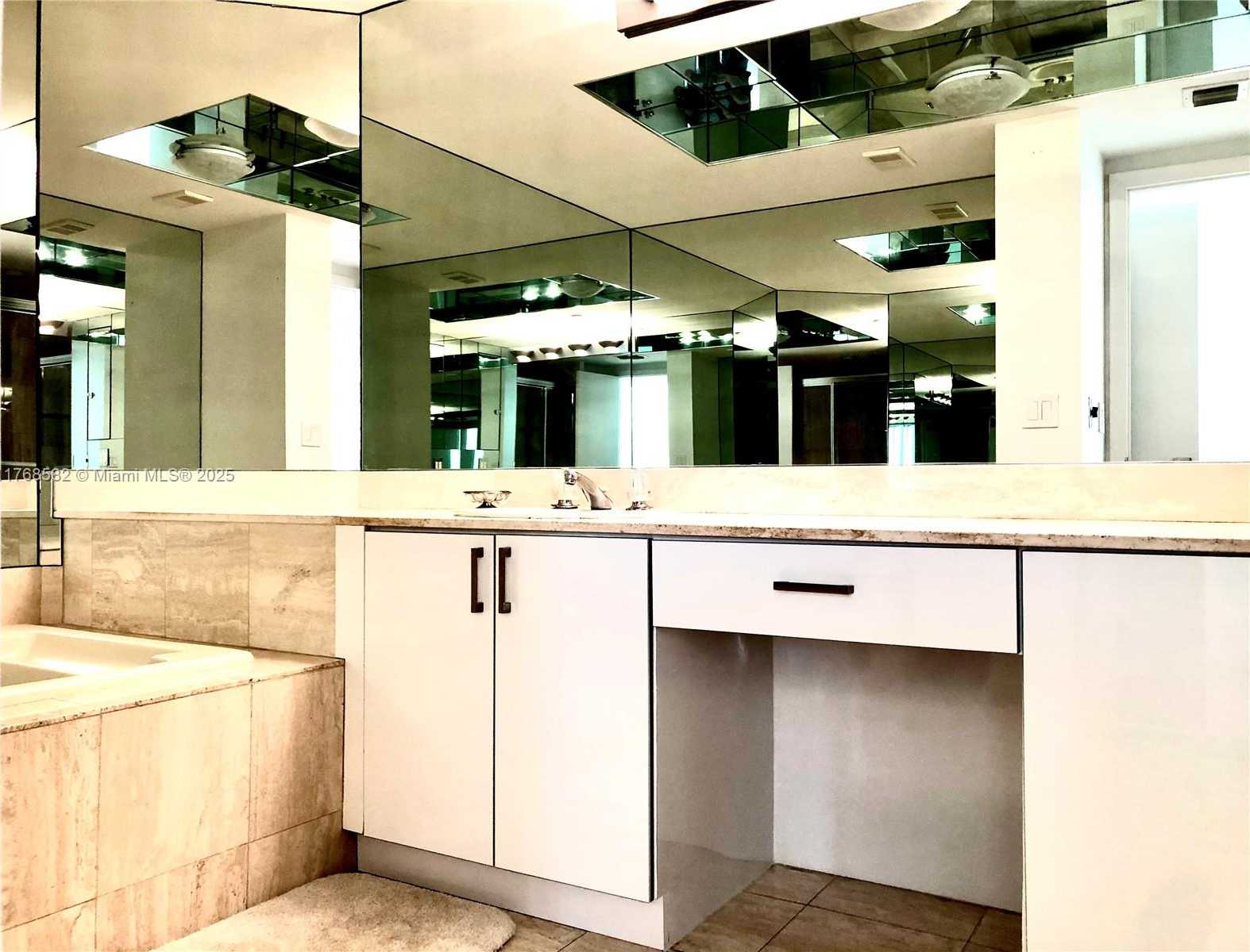 Small Image of 1000 WEST ISLAND BLVD #712, Aventura Number 15