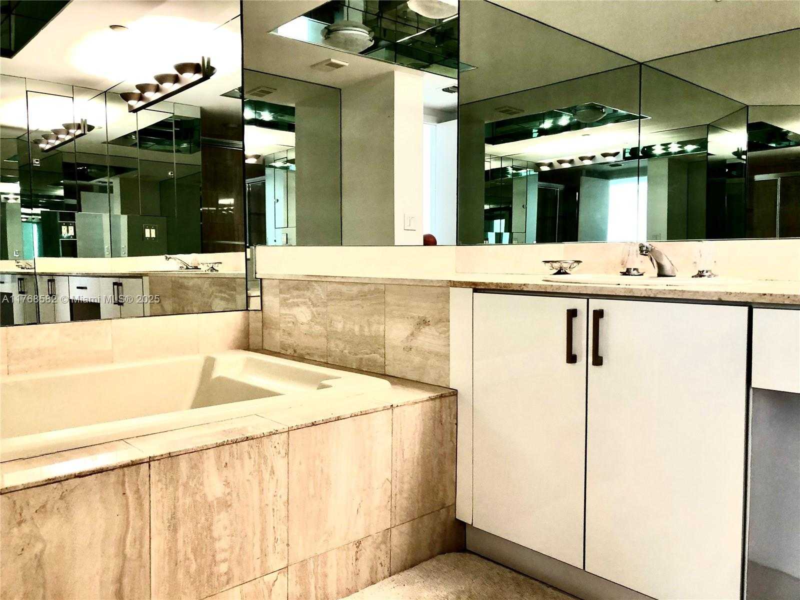 Small Image of 1000 WEST ISLAND BLVD #712, Aventura Number 16