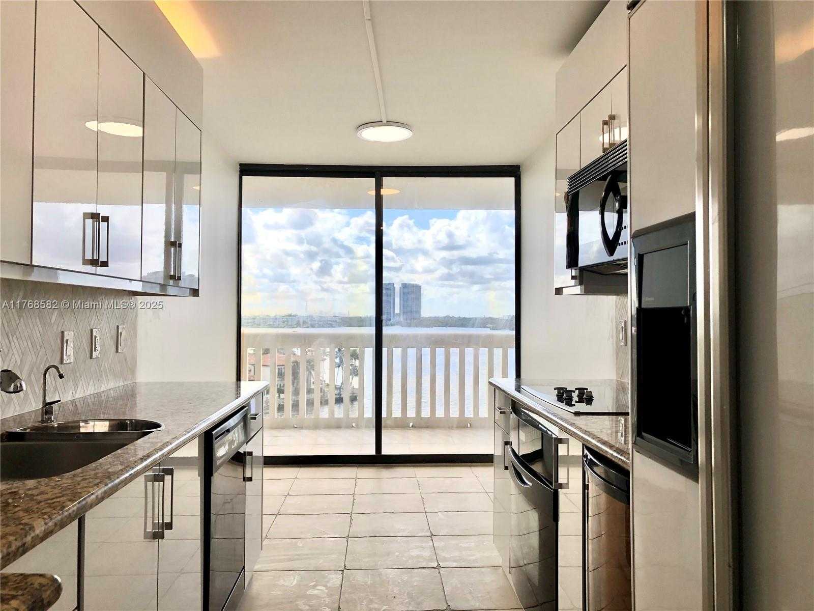 Small Image of 1000 WEST ISLAND BLVD #712, Aventura Number 25