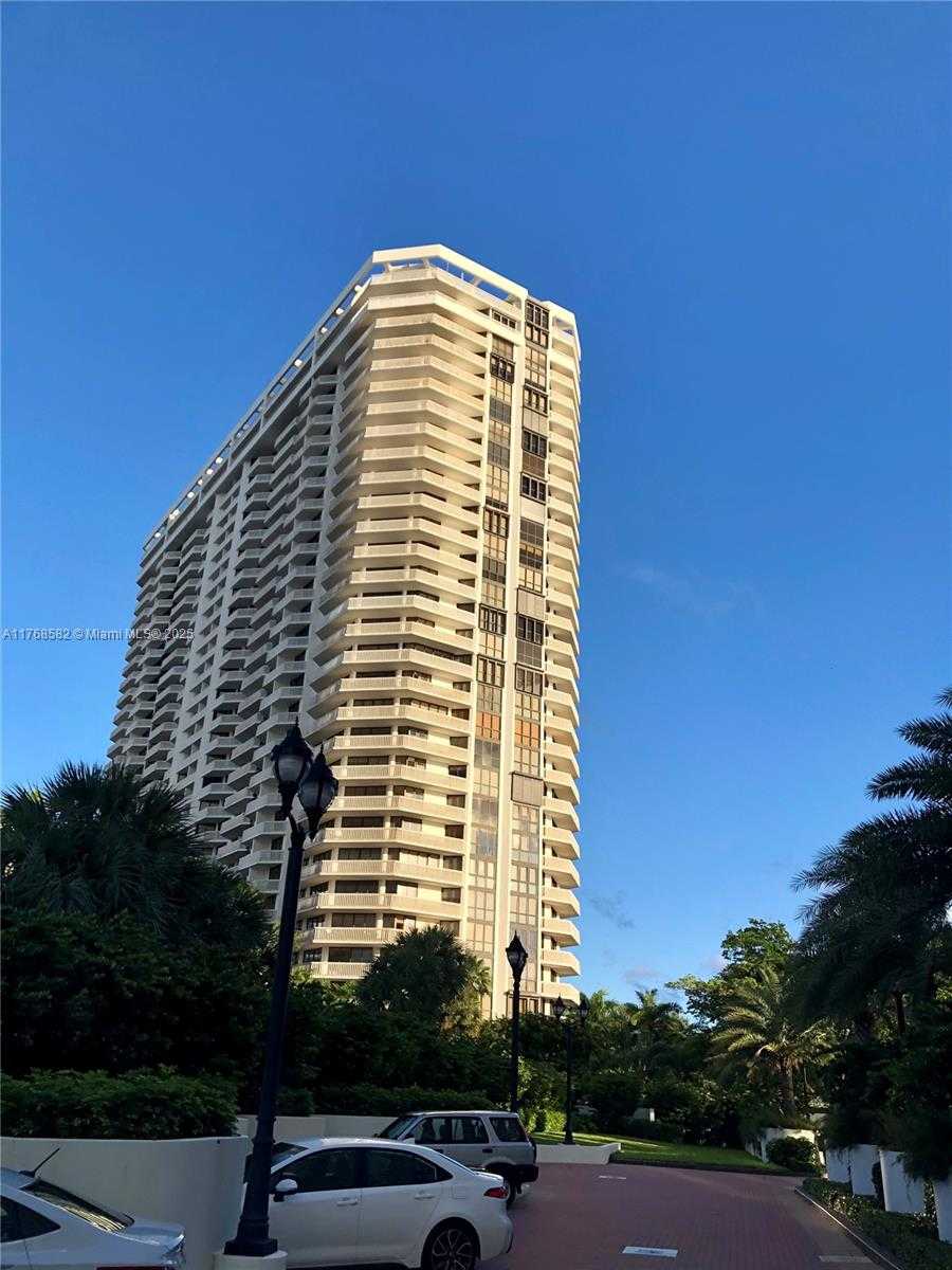 Small Image of 1000 WEST ISLAND BLVD #712, Aventura Number 3
