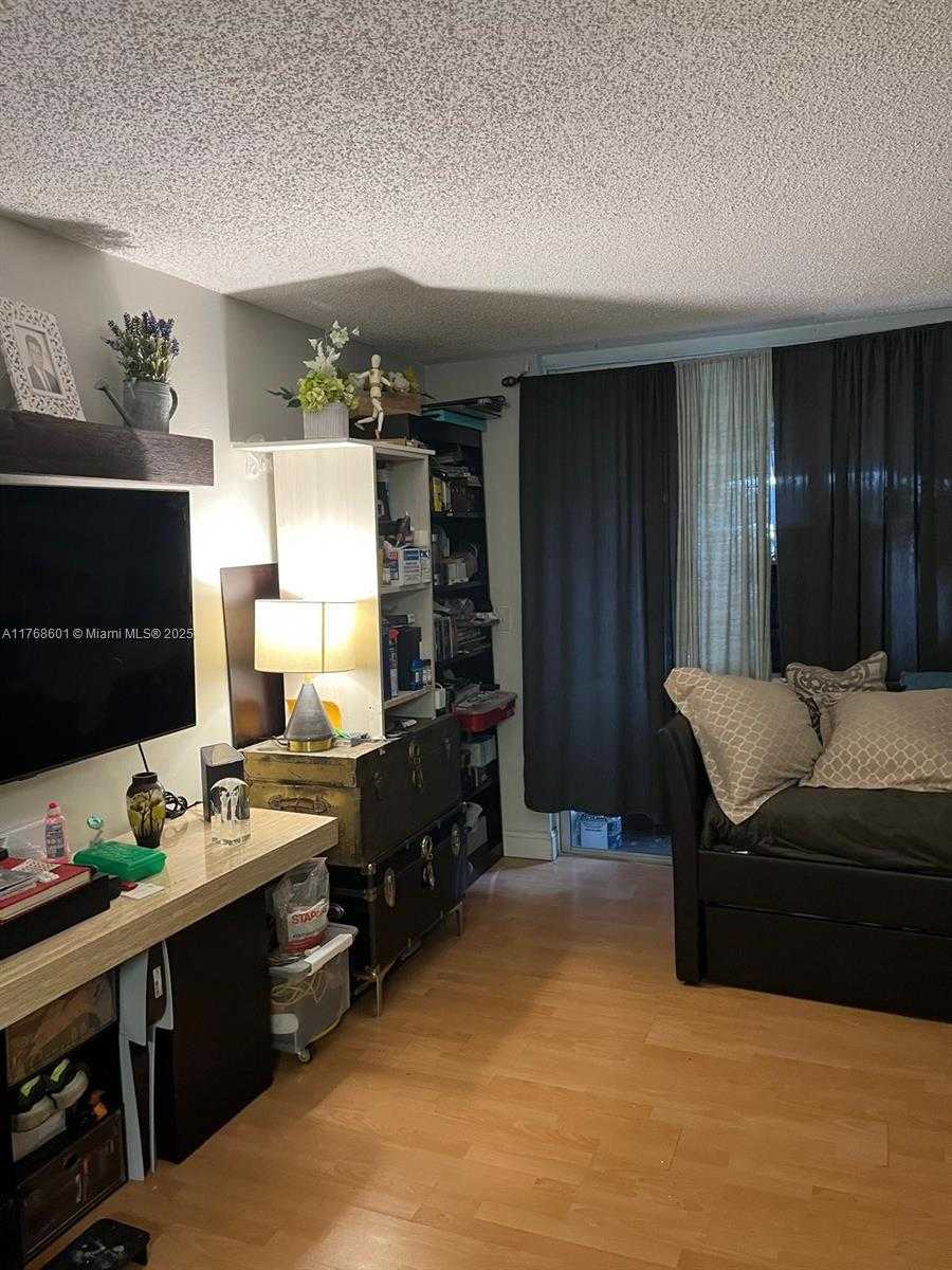 Small Image of 8101 NORTH SUNRISE LAKES DR #105, Sunrise Number 10