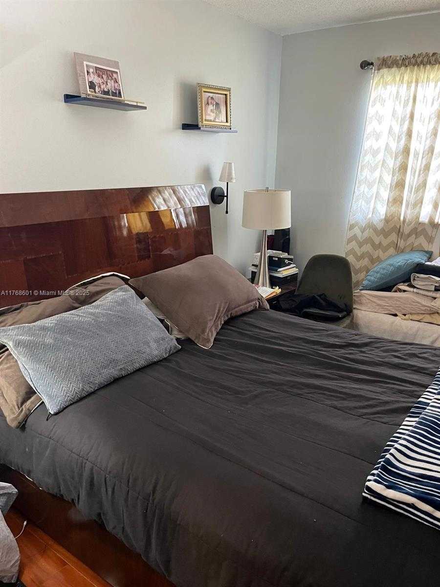 Small Image of 8101 NORTH SUNRISE LAKES DR #105, Sunrise Number 4
