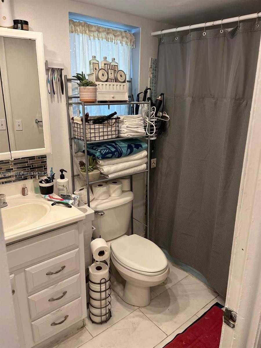 Small Image of 8101 NORTH SUNRISE LAKES DR #105, Sunrise Number 6