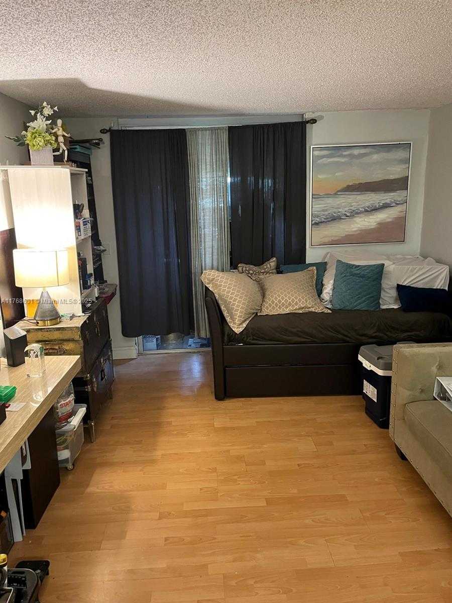 Small Image of 8101 NORTH SUNRISE LAKES DR #105, Sunrise Number 7