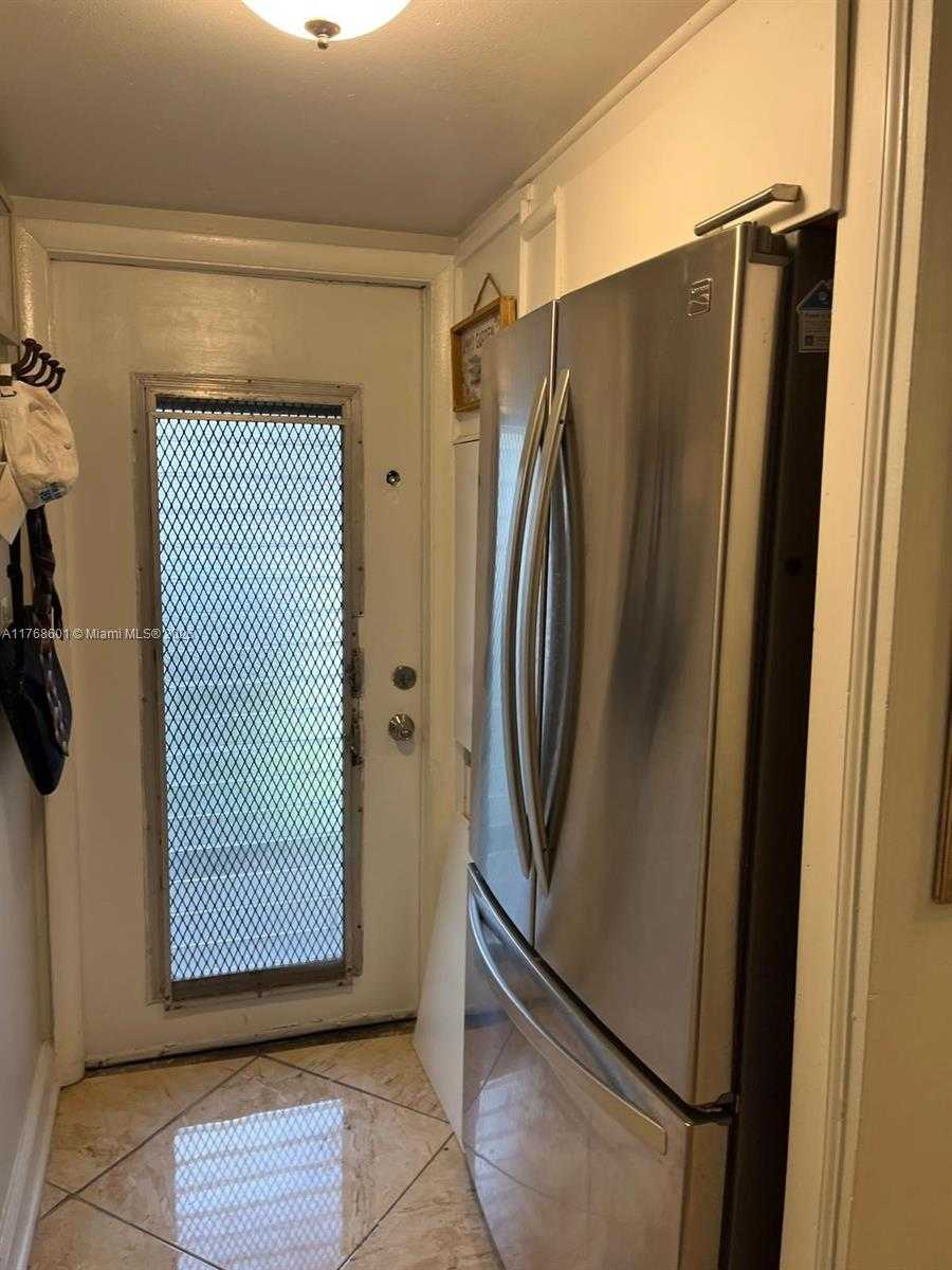 Small Image of 8101 NORTH SUNRISE LAKES DR #105, Sunrise Number 8