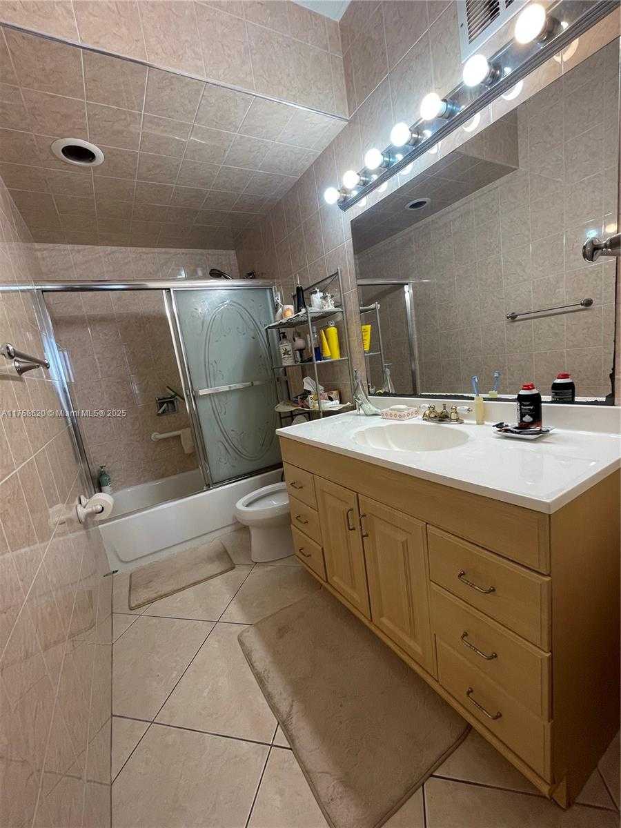 Small Image of 1801 #PH40, Hallandale Beach Number 16