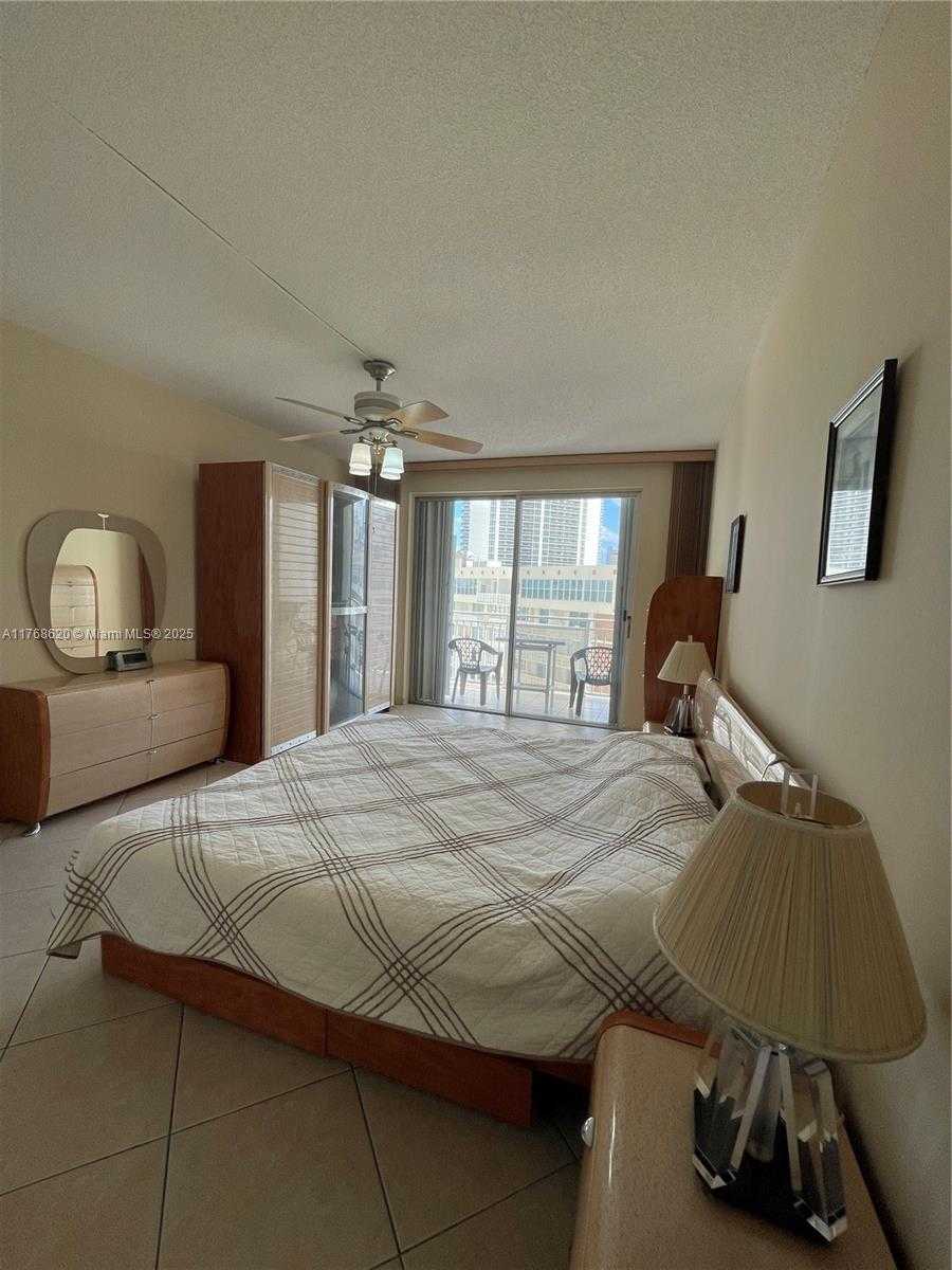 Small Image of 1801 #PH40, Hallandale Beach Number 20