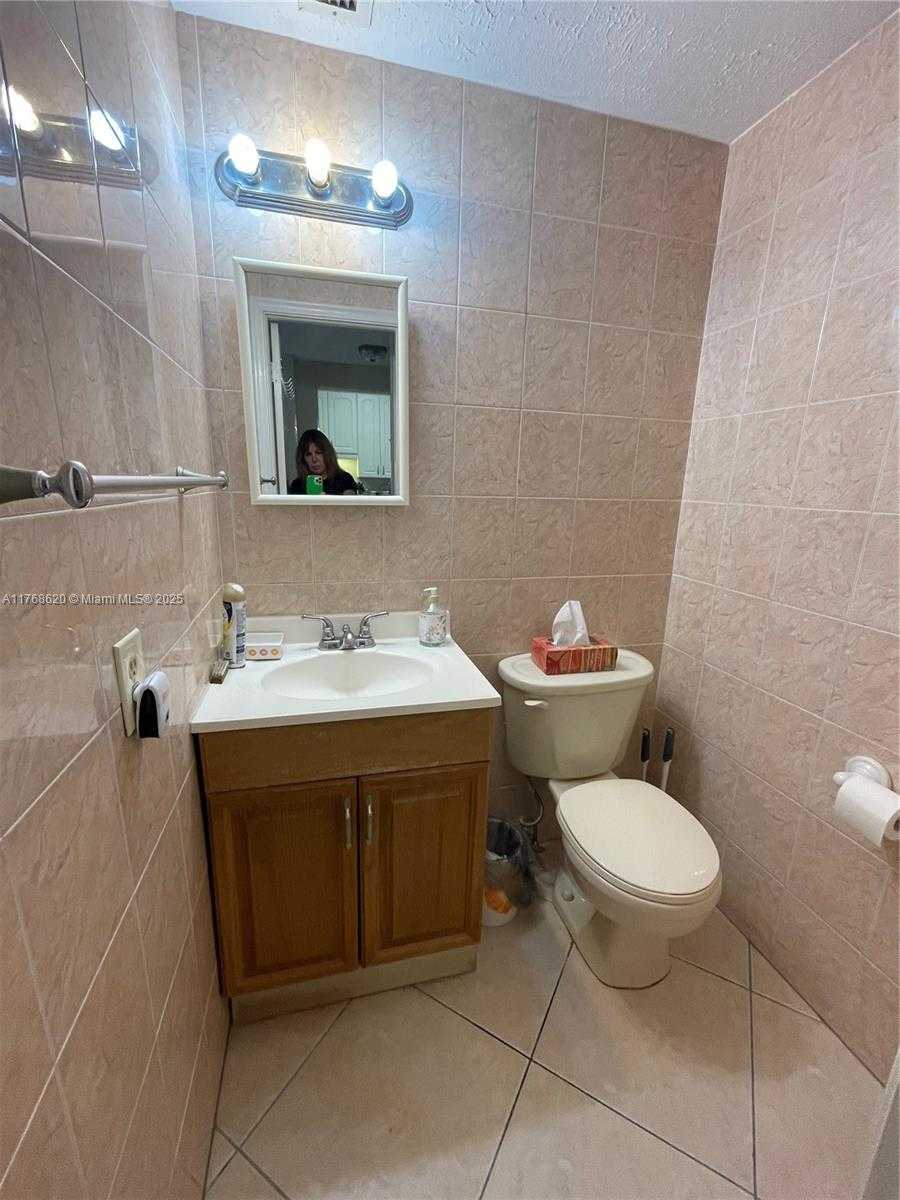 Small Image of 1801 #PH40, Hallandale Beach Number 23