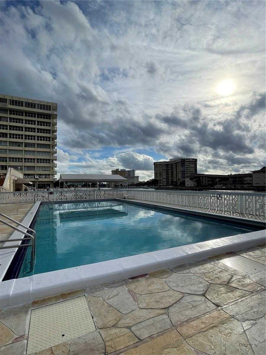 Small Image of 1801 #PH40, Hallandale Beach Number 30