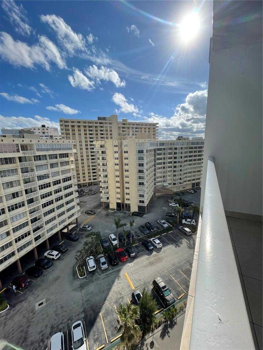 Small Image of 1801 #PH40, Hallandale Beach Number 35