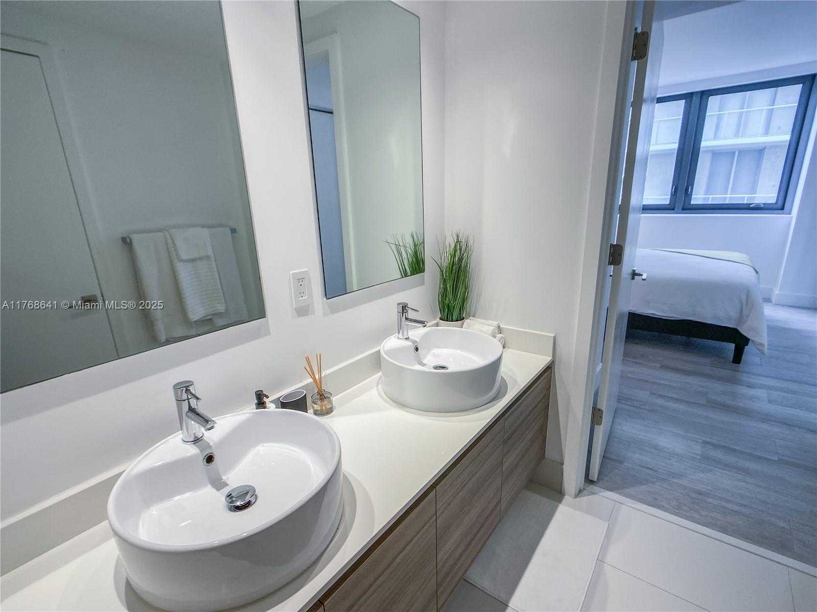 Small Image of 121 NORTH EAST 34TH ST #908, Miami Number 12