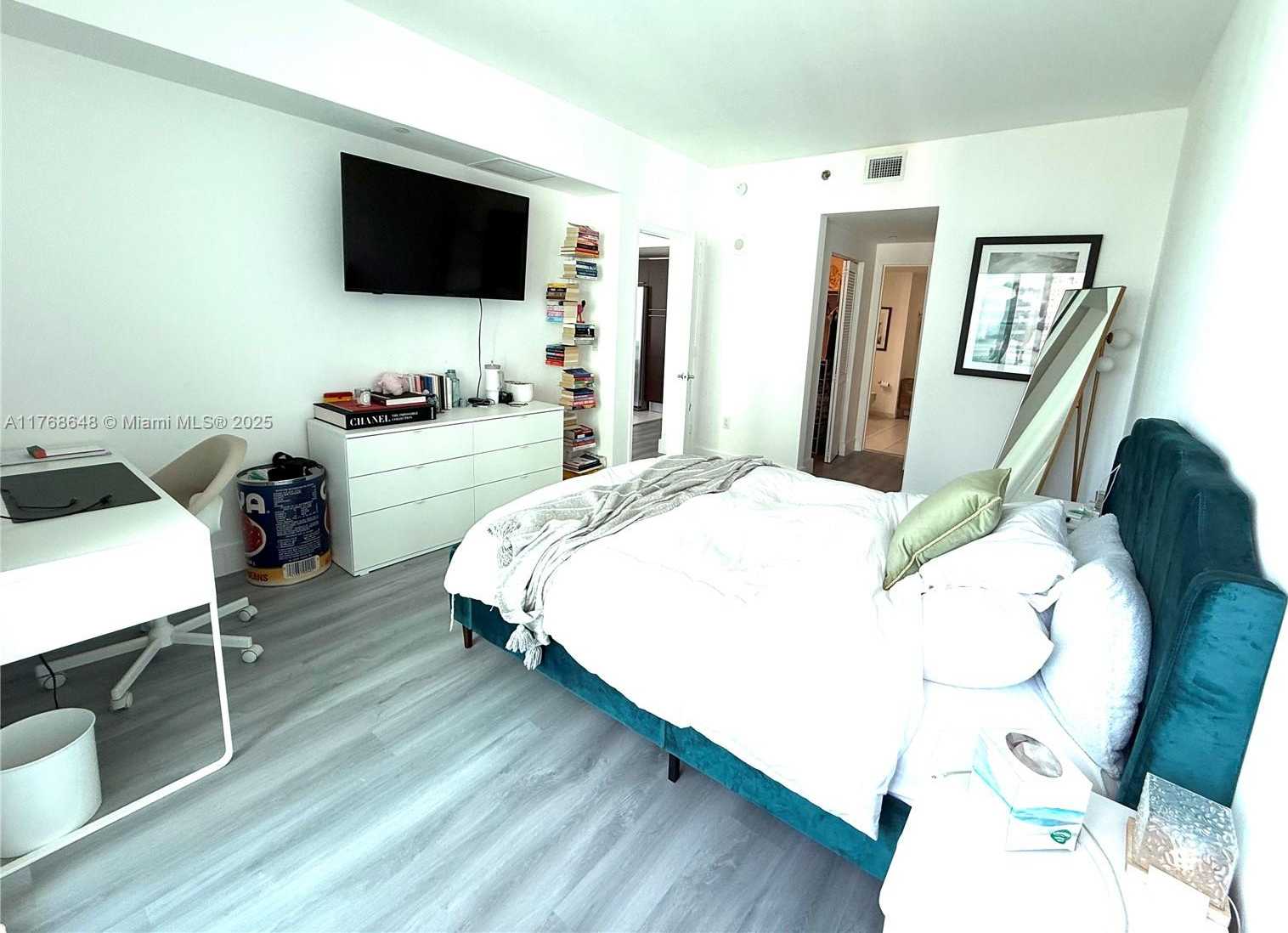 Small Image of 950 BRICKELL BAY DR #2706, Florida City Number 12