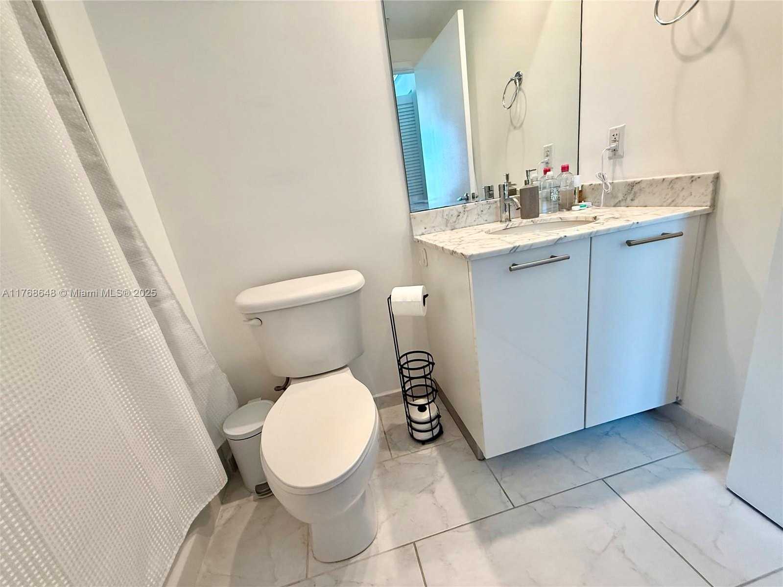 Small Image of 950 BRICKELL BAY DR #2706, Florida City Number 13