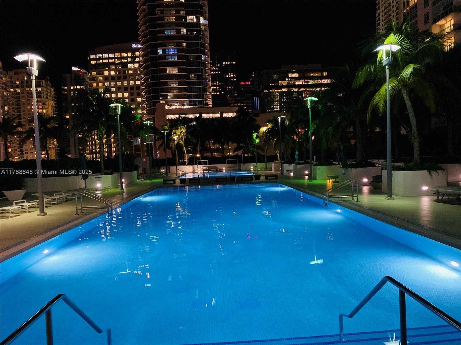 Small Image of 950 BRICKELL BAY DR #2706, Florida City Number 33