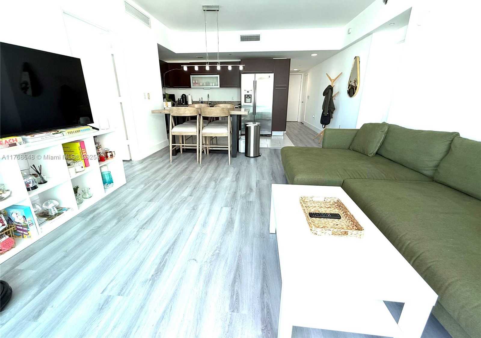 Small Image of 950 BRICKELL BAY DR #2706, Florida City Number 4