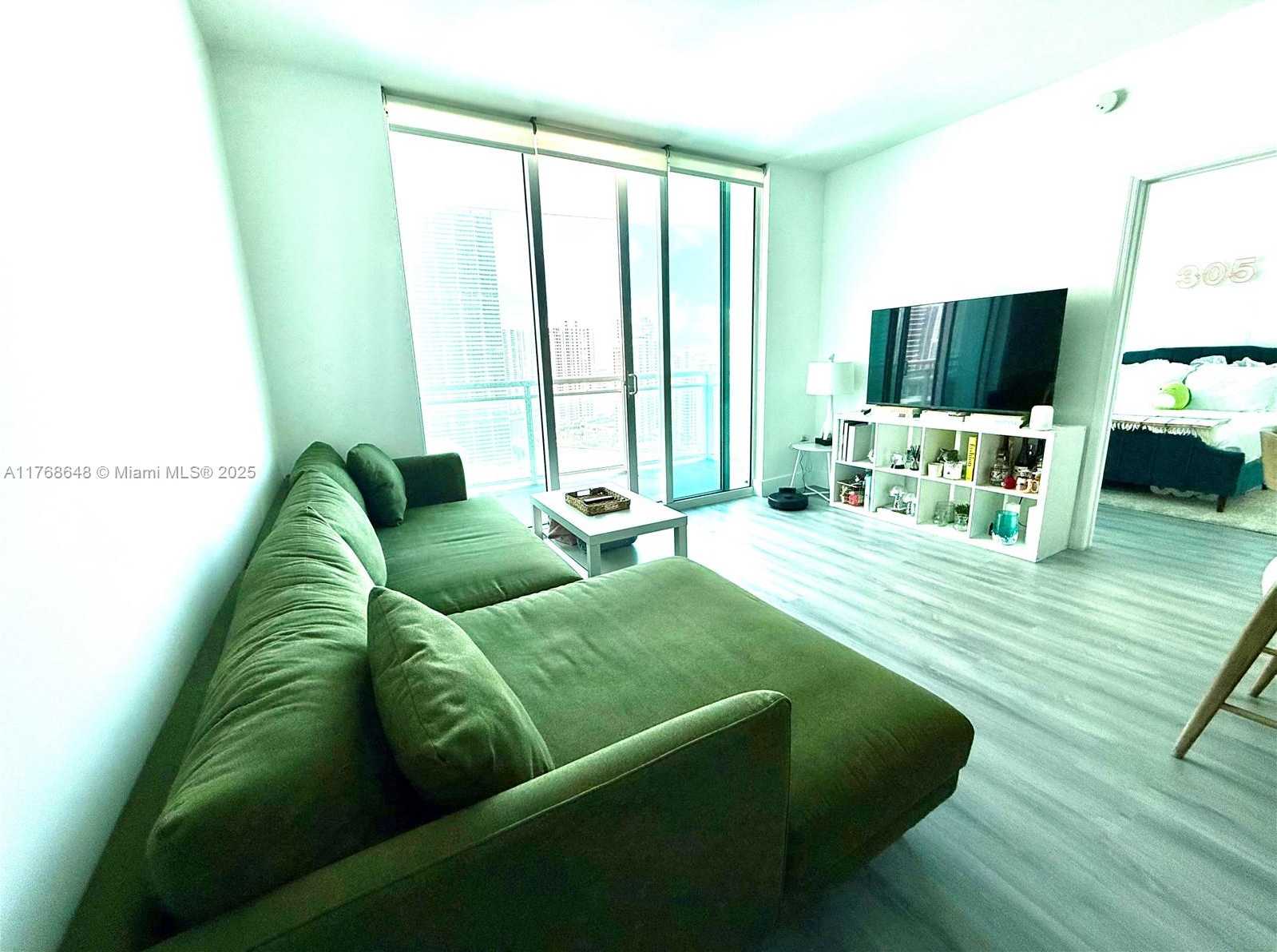 Small Image of 950 BRICKELL BAY DR #2706, Florida City Number 5