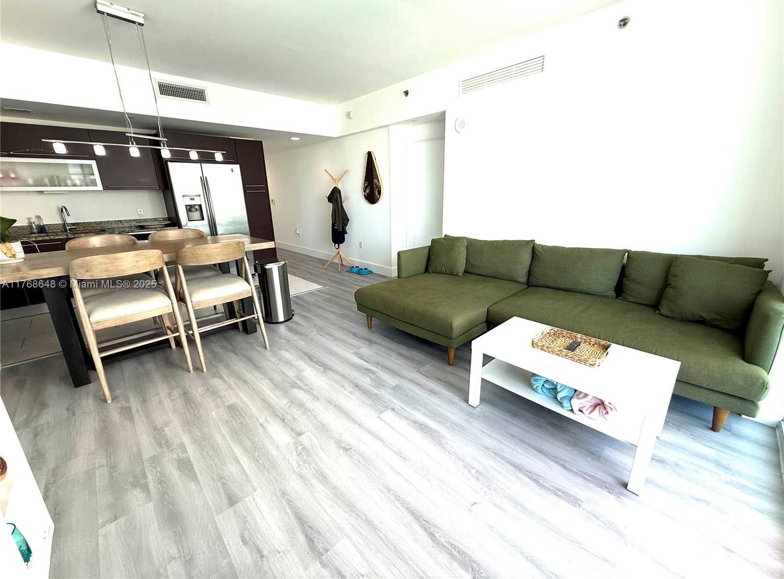 Small Image of 950 BRICKELL BAY DR #2706, Florida City Number 7