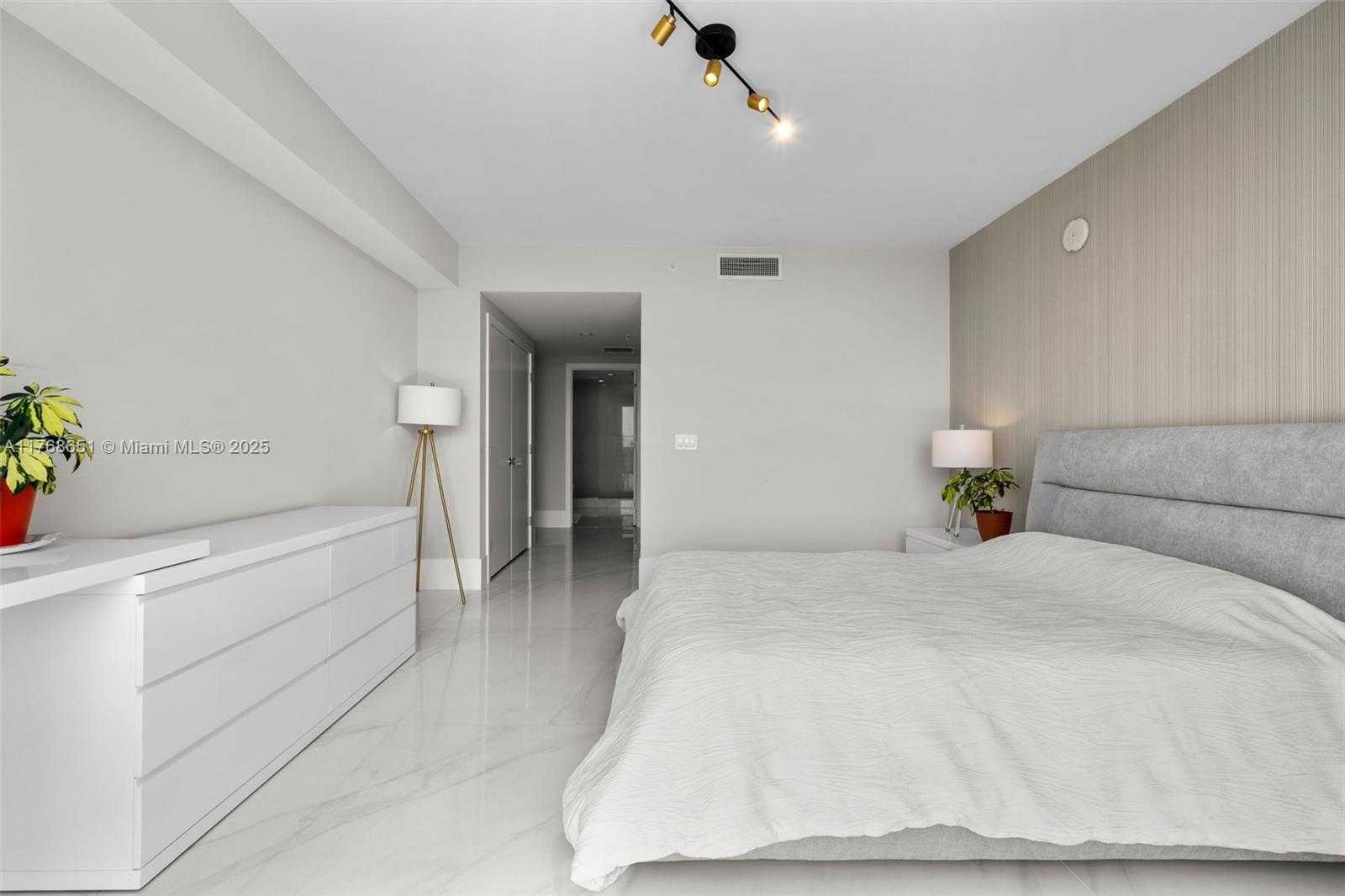 Small Image of 330 SUNNY ISLES BLVD #5-2204, Sunny Isles Beach Number 20