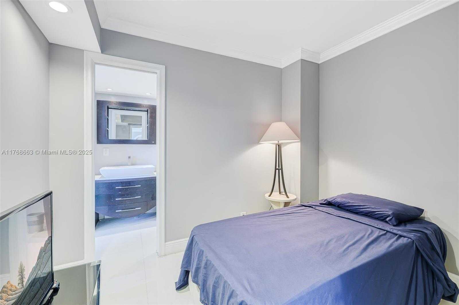 Small Image of 5838 COLLINS AVE #15D, Miami Beach Number 17