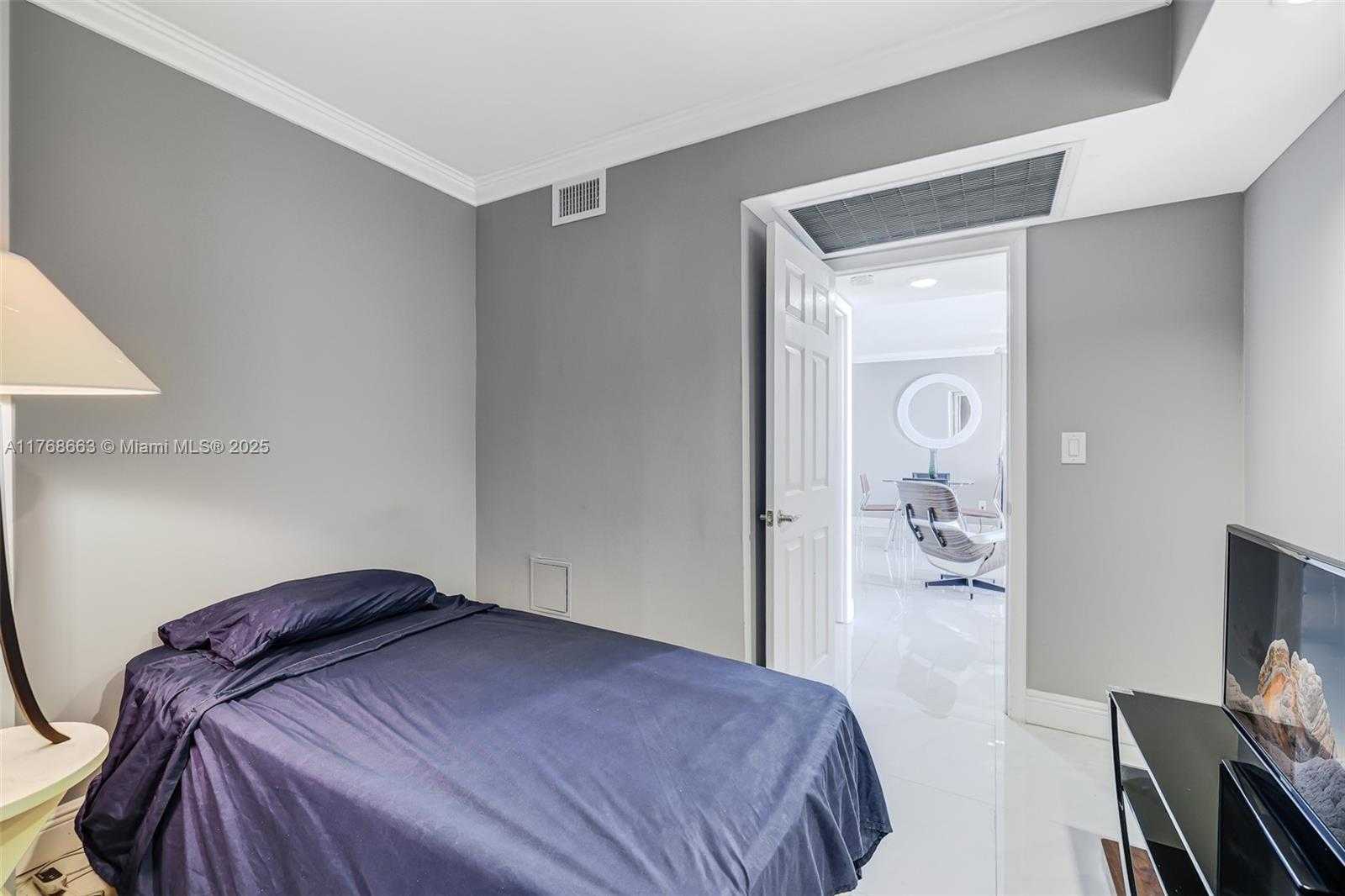 Small Image of 5838 COLLINS AVE #15D, Miami Beach Number 18