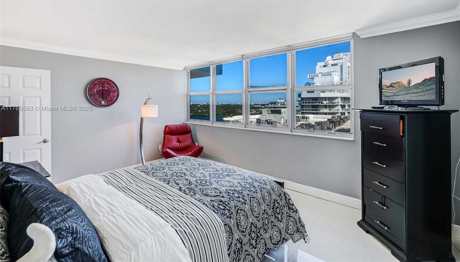 Small Image of 5838 COLLINS AVE #15D, Miami Beach Number 19