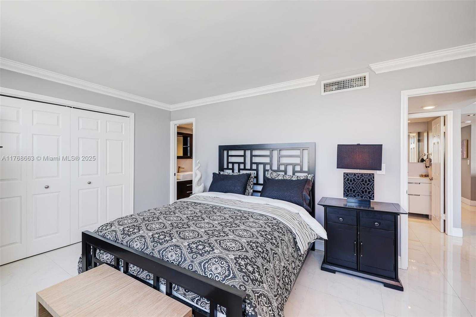 Small Image of 5838 COLLINS AVE #15D, Miami Beach Number 23