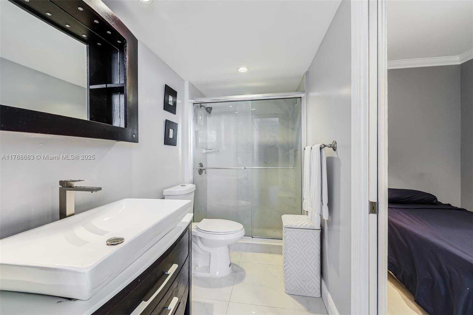 Small Image of 5838 COLLINS AVE #15D, Miami Beach Number 25