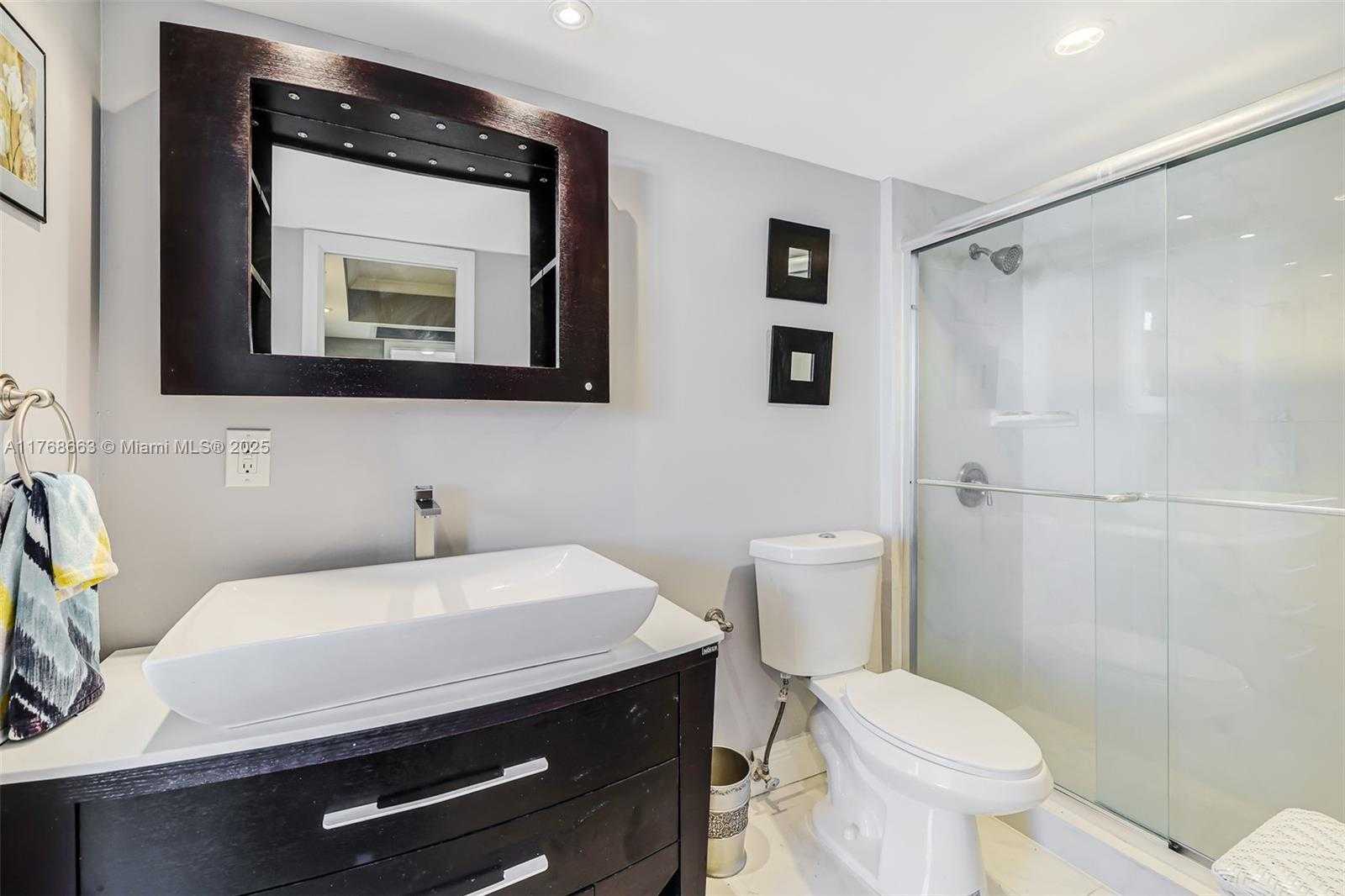 Small Image of 5838 COLLINS AVE #15D, Miami Beach Number 26