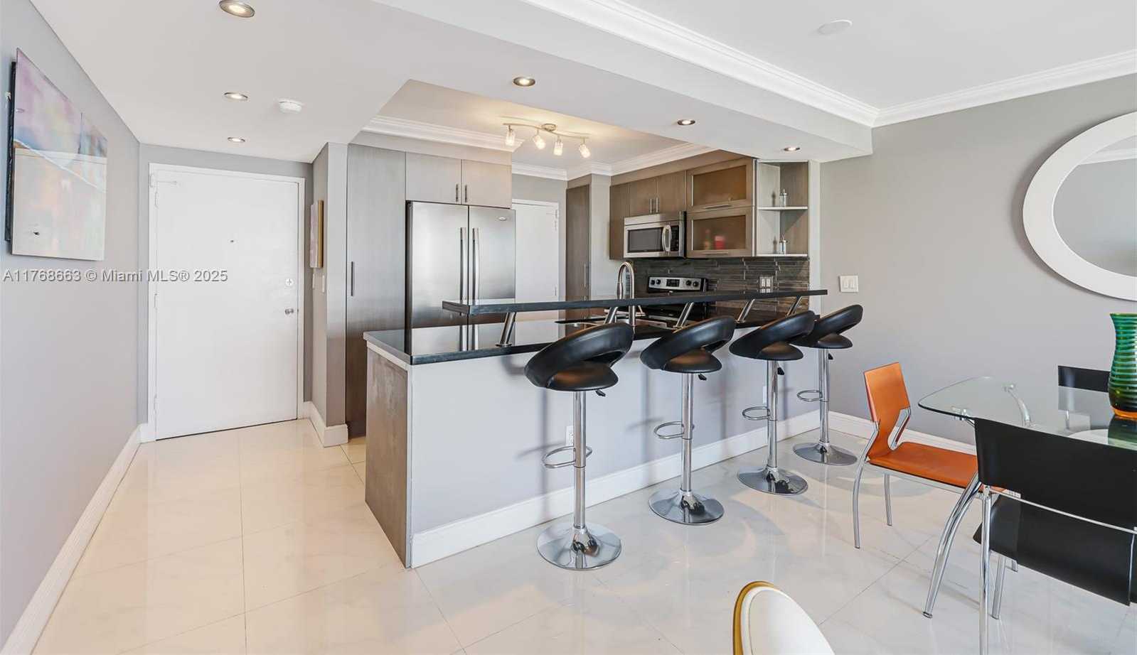 Small Image of 5838 COLLINS AVE #15D, Miami Beach Number 6