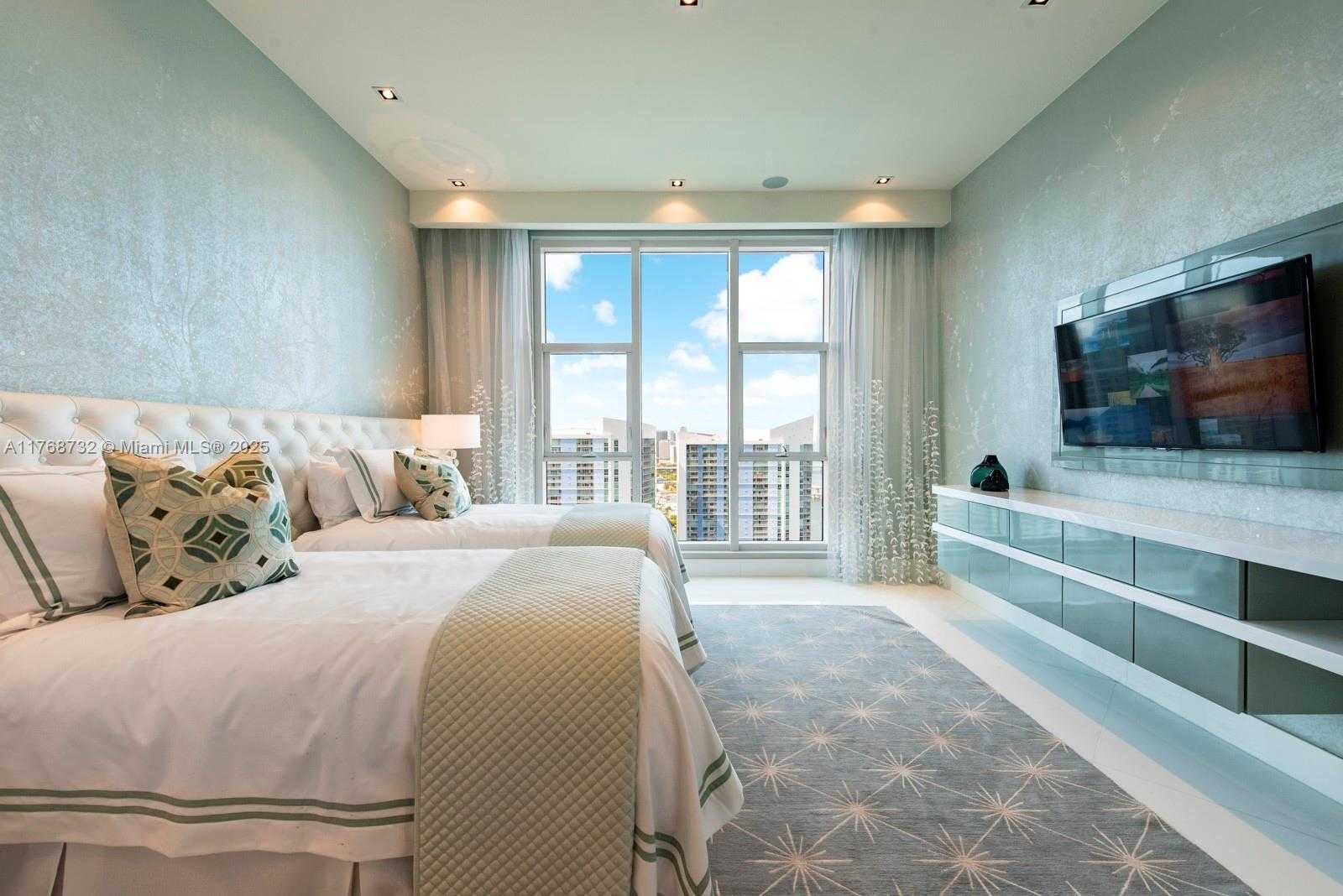 Small Image of 900 BRICKELL KEY BLVD #PH3403, Miami Number 48