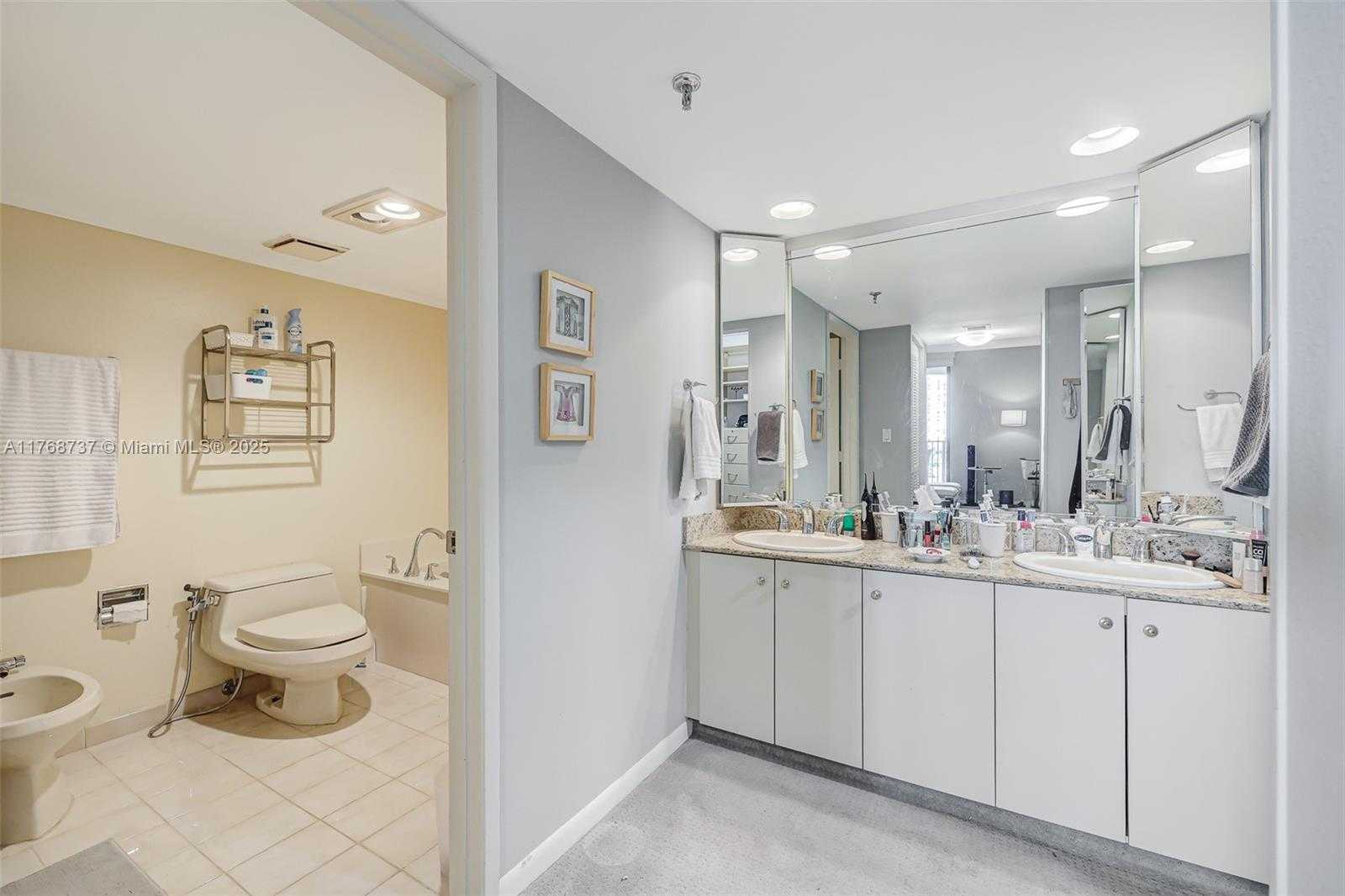 Small Image of 520 BRICKELL KEY DR #A714, Miami Number 15