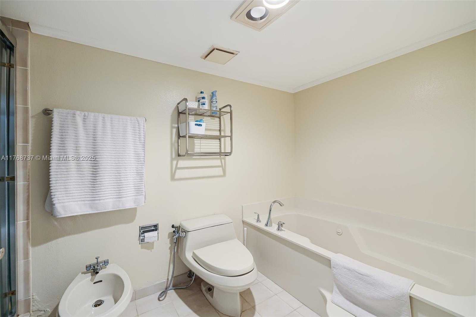 Small Image of 520 BRICKELL KEY DR #A714, Miami Number 16