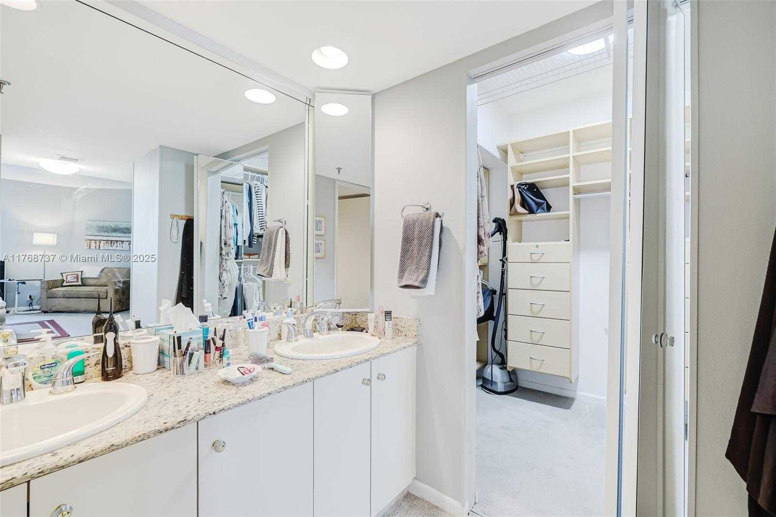Small Image of 520 BRICKELL KEY DR #A714, Miami Number 17