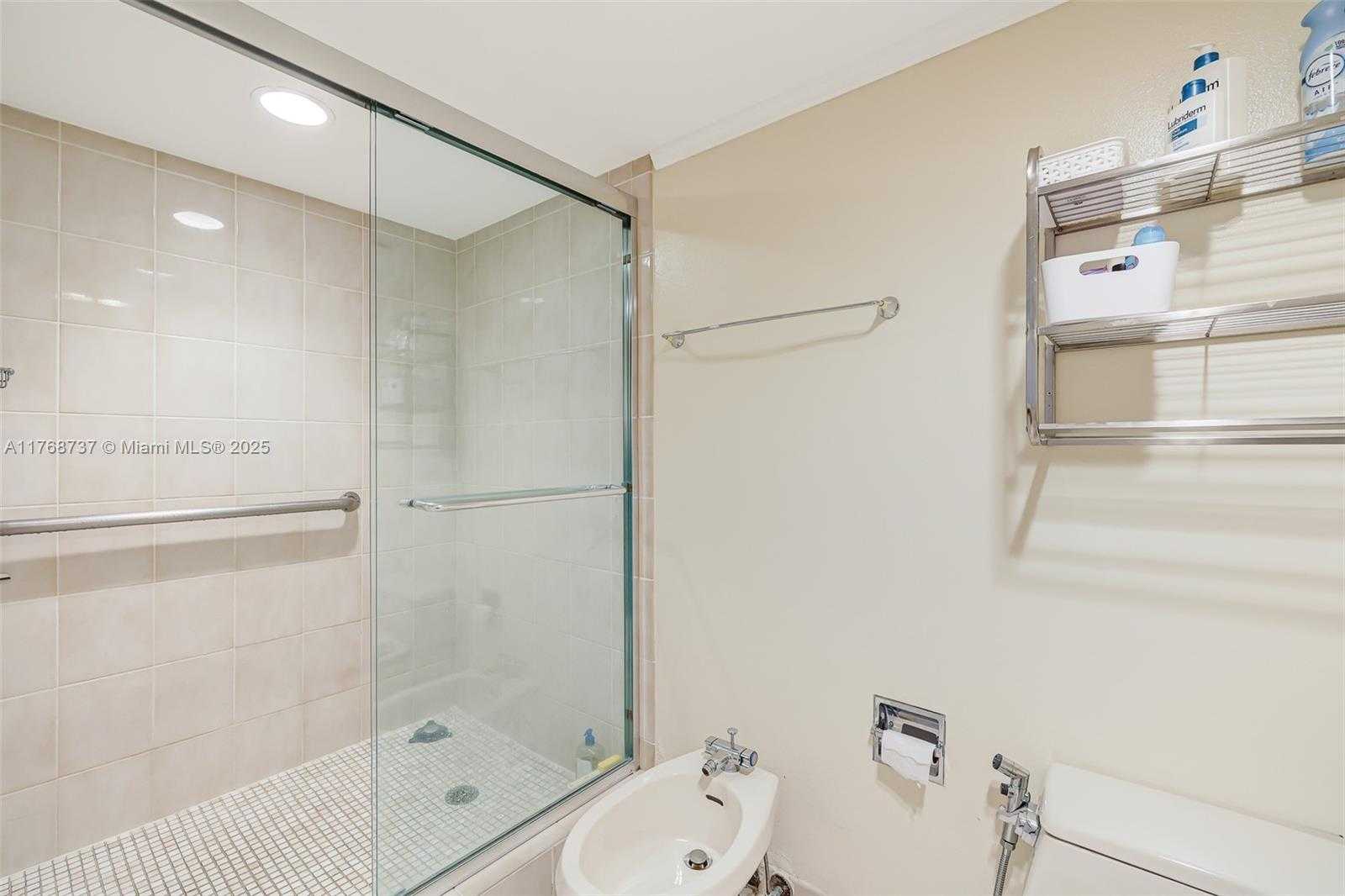 Small Image of 520 BRICKELL KEY DR #A714, Miami Number 20