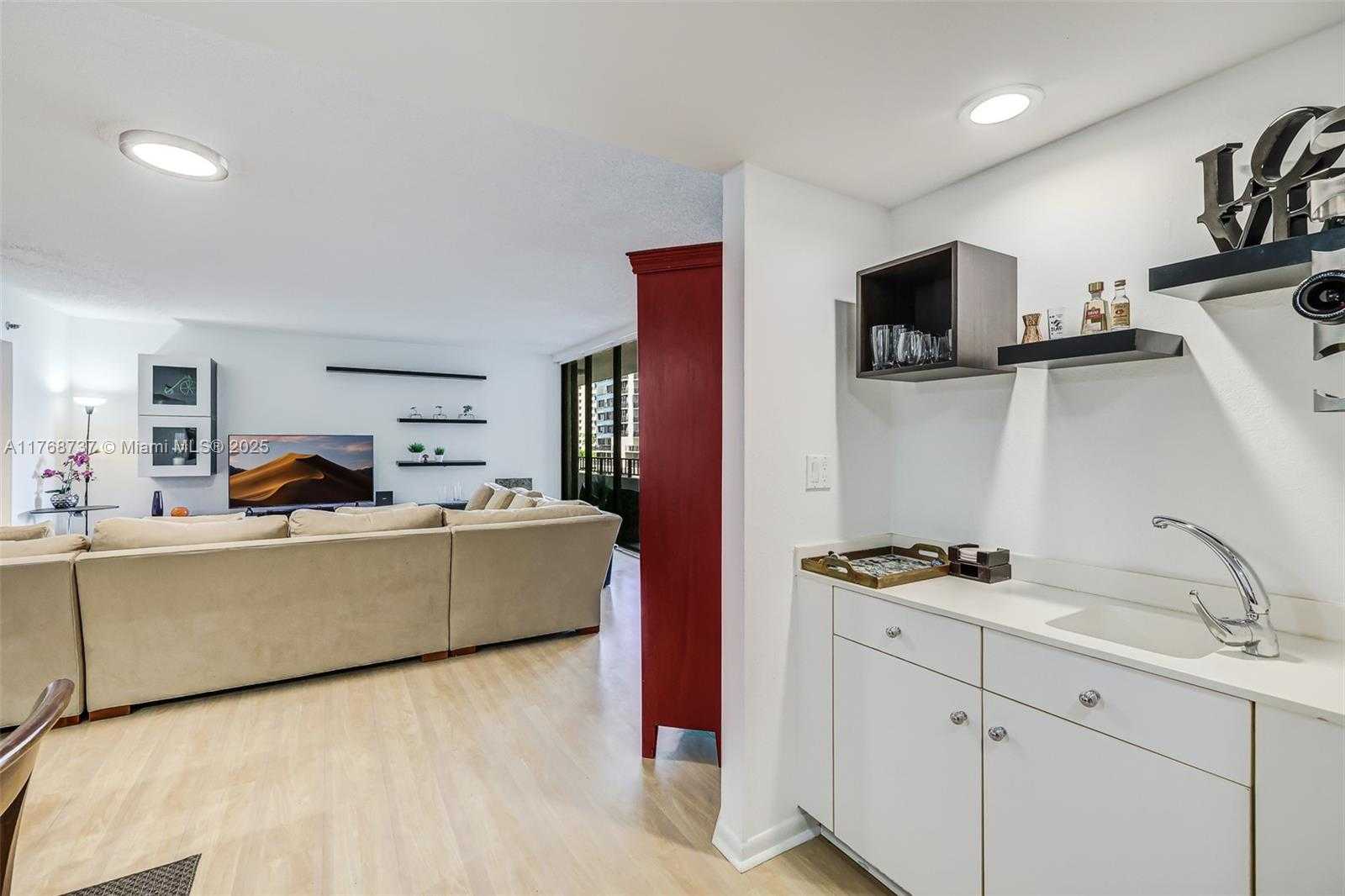Small Image of 520 BRICKELL KEY DR #A714, Miami Number 6
