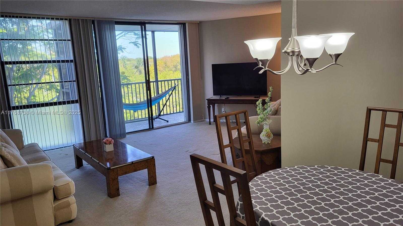 Small Image of 3401 NORTH COUNTRY CLUB DR #402, Aventura Number 18