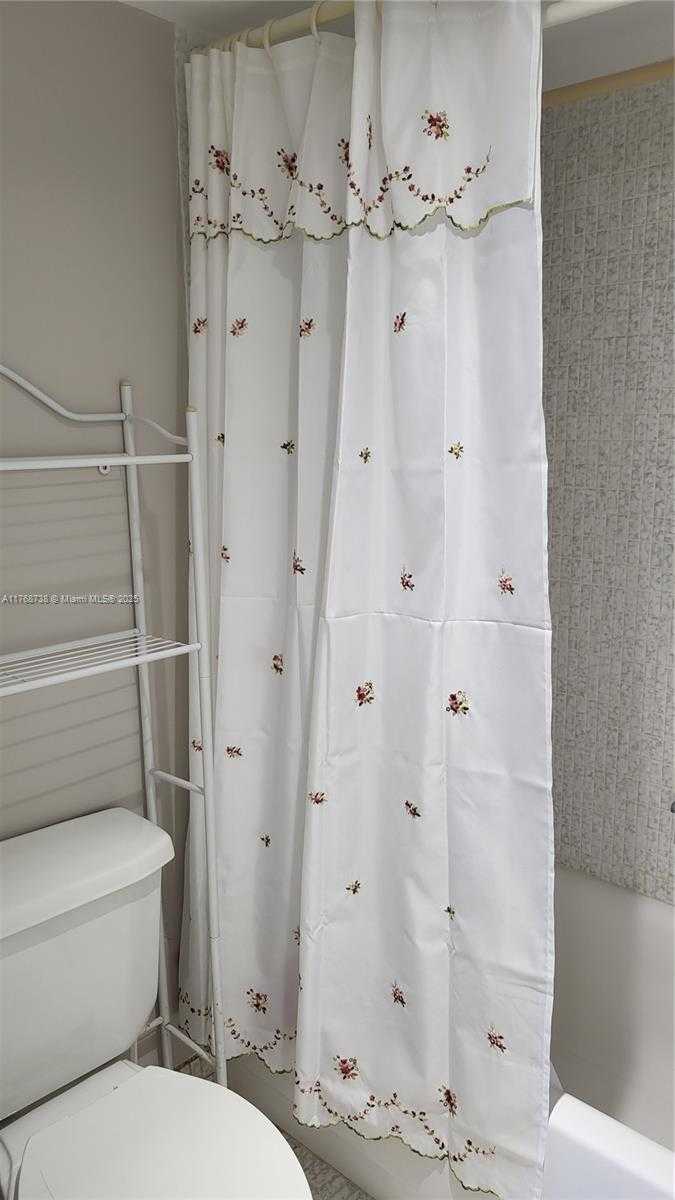 Small Image of 3401 NORTH COUNTRY CLUB DR #402, Aventura Number 25