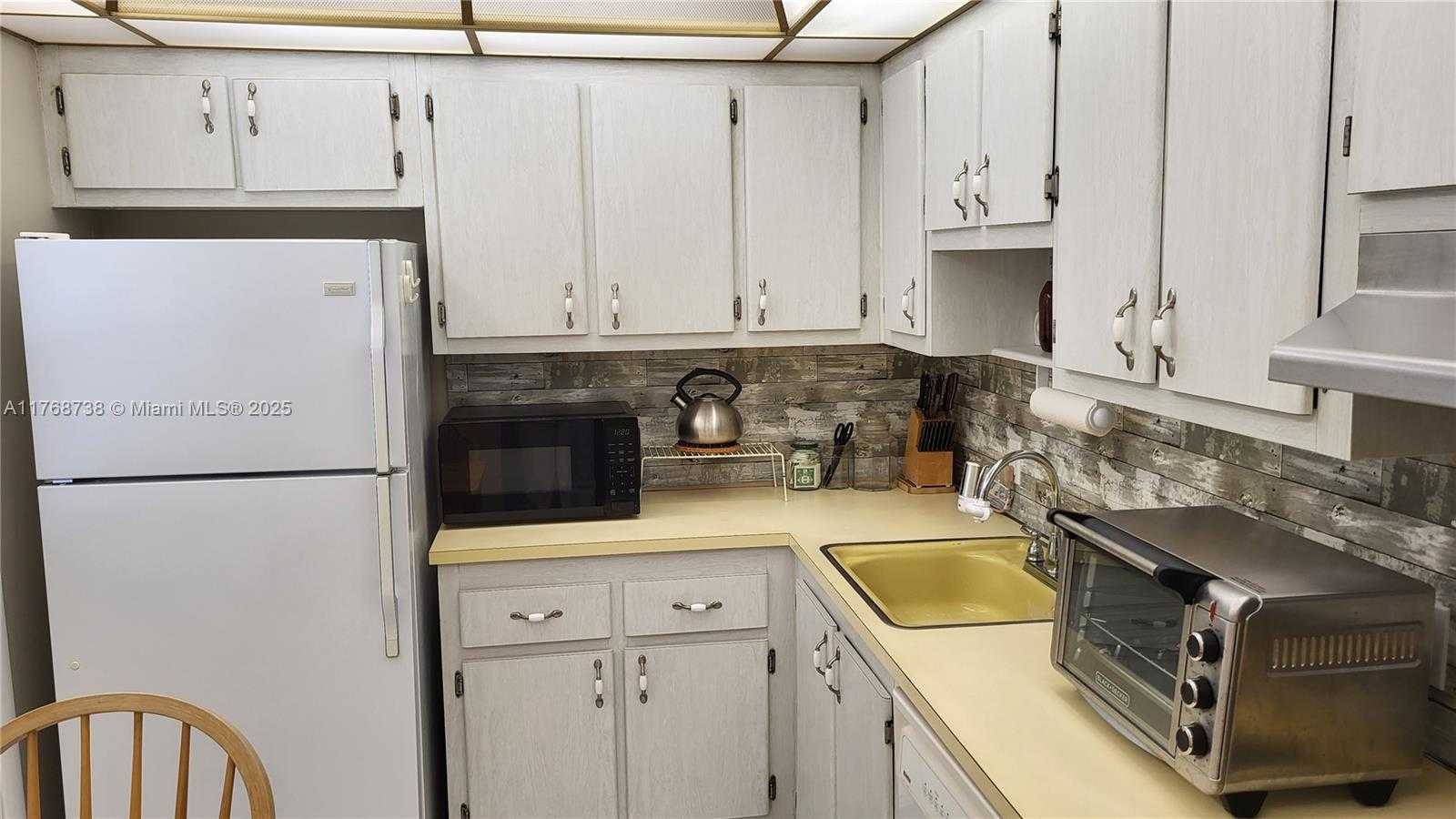 Small Image of 3401 NORTH COUNTRY CLUB DR #402, Aventura Number 35