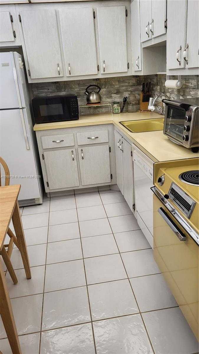 Small Image of 3401 NORTH COUNTRY CLUB DR #402, Aventura Number 36