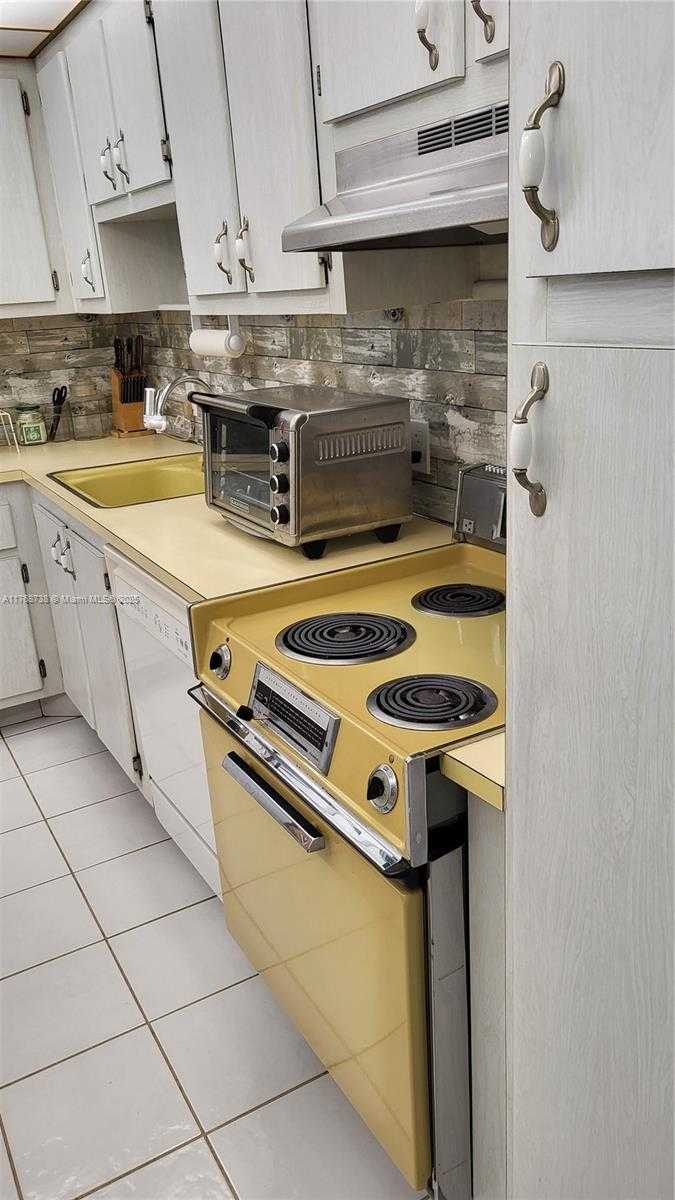 Small Image of 3401 NORTH COUNTRY CLUB DR #402, Aventura Number 37