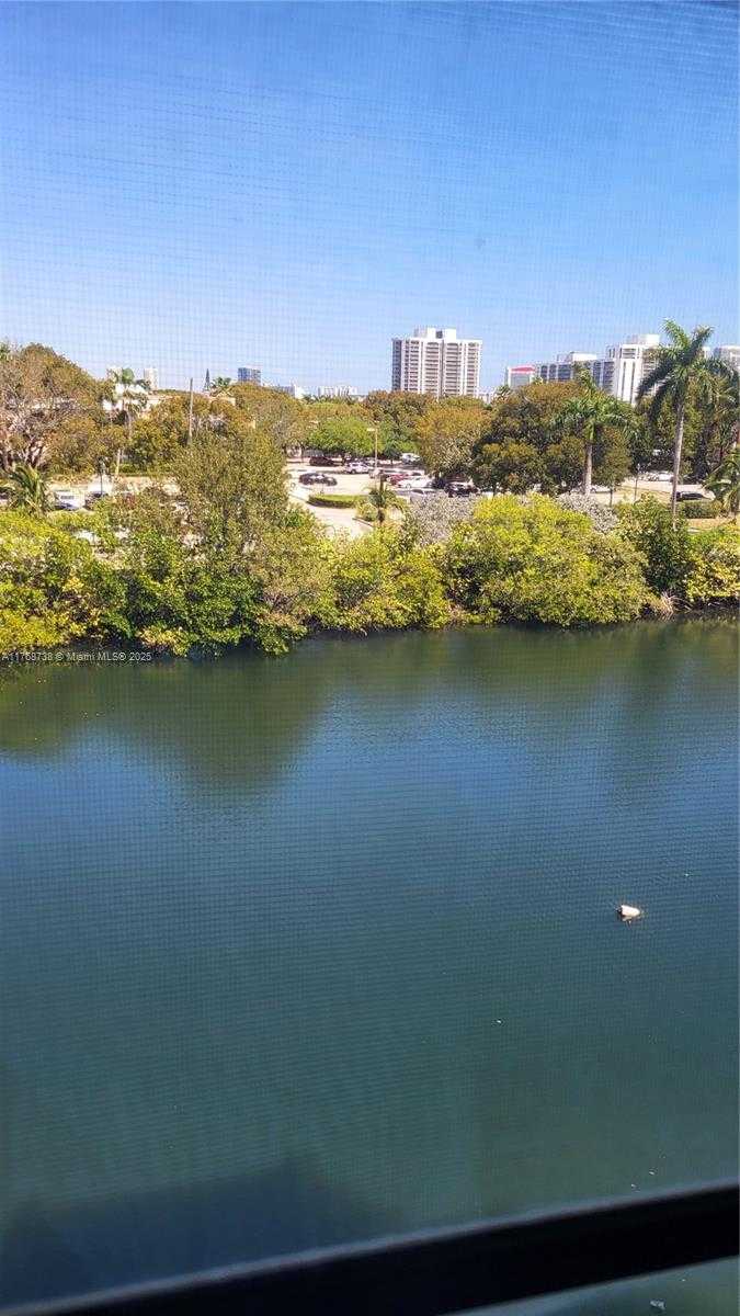 Small Image of 3401 NORTH COUNTRY CLUB DR #402, Aventura Number 9