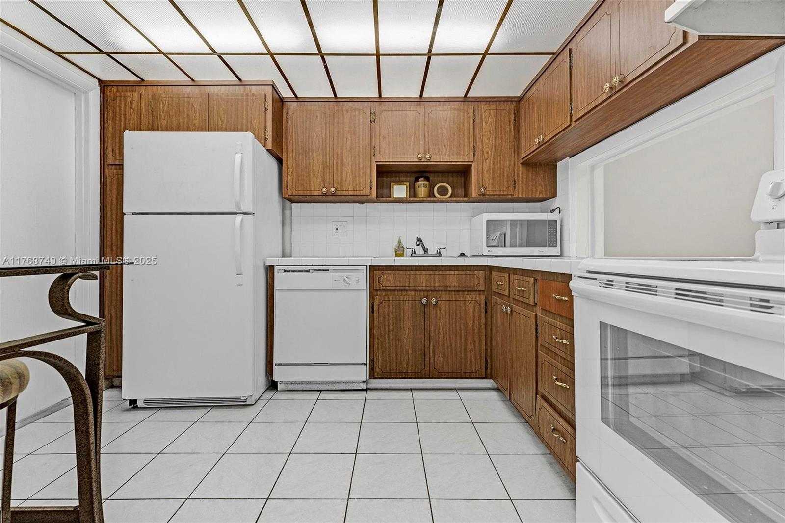 Small Image of 330 SOUTH EAST 2ND ST #103G, Hallandale Beach Number 2