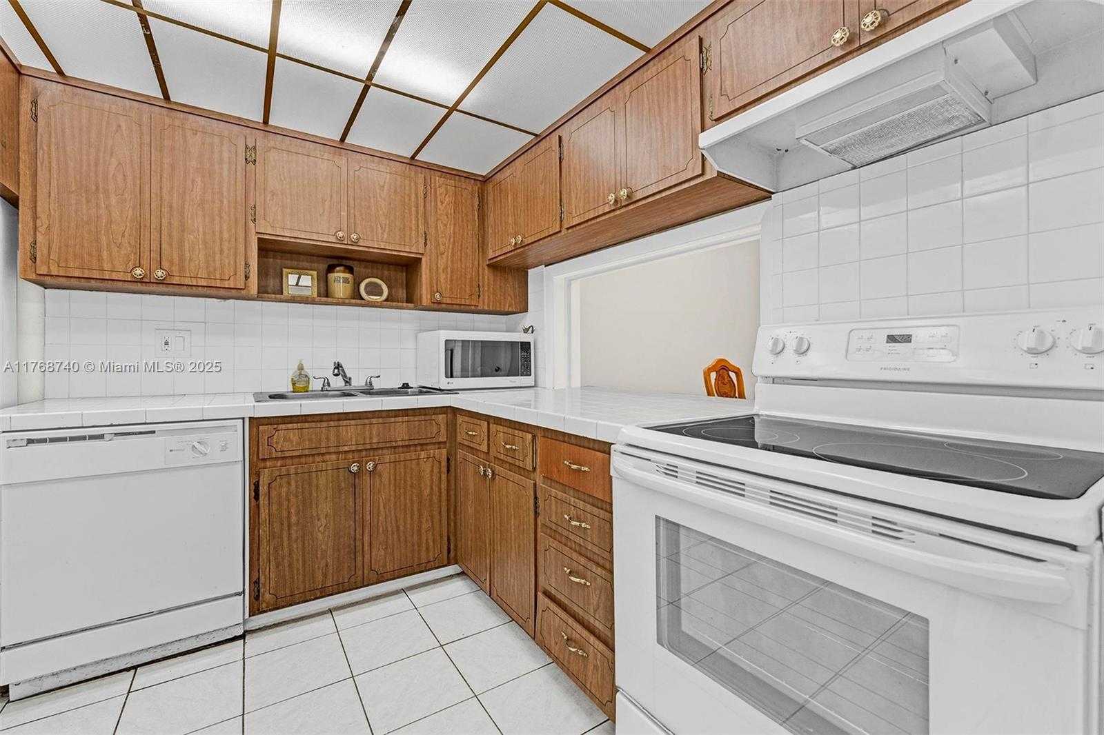 Small Image of 330 SOUTH EAST 2ND ST #103G, Hallandale Beach Number 3