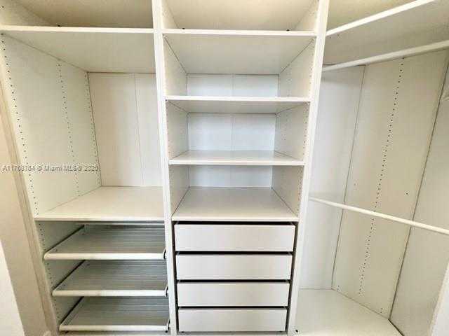 Imagen de Pequeño Objeto