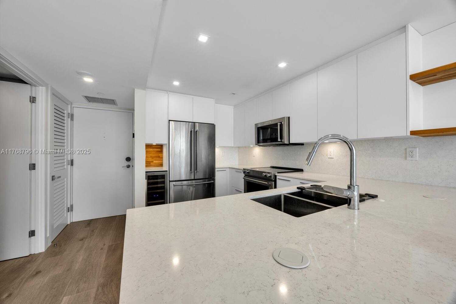 Small Image of 1901 BRICKELL AVE #B2304, Miami Number 16