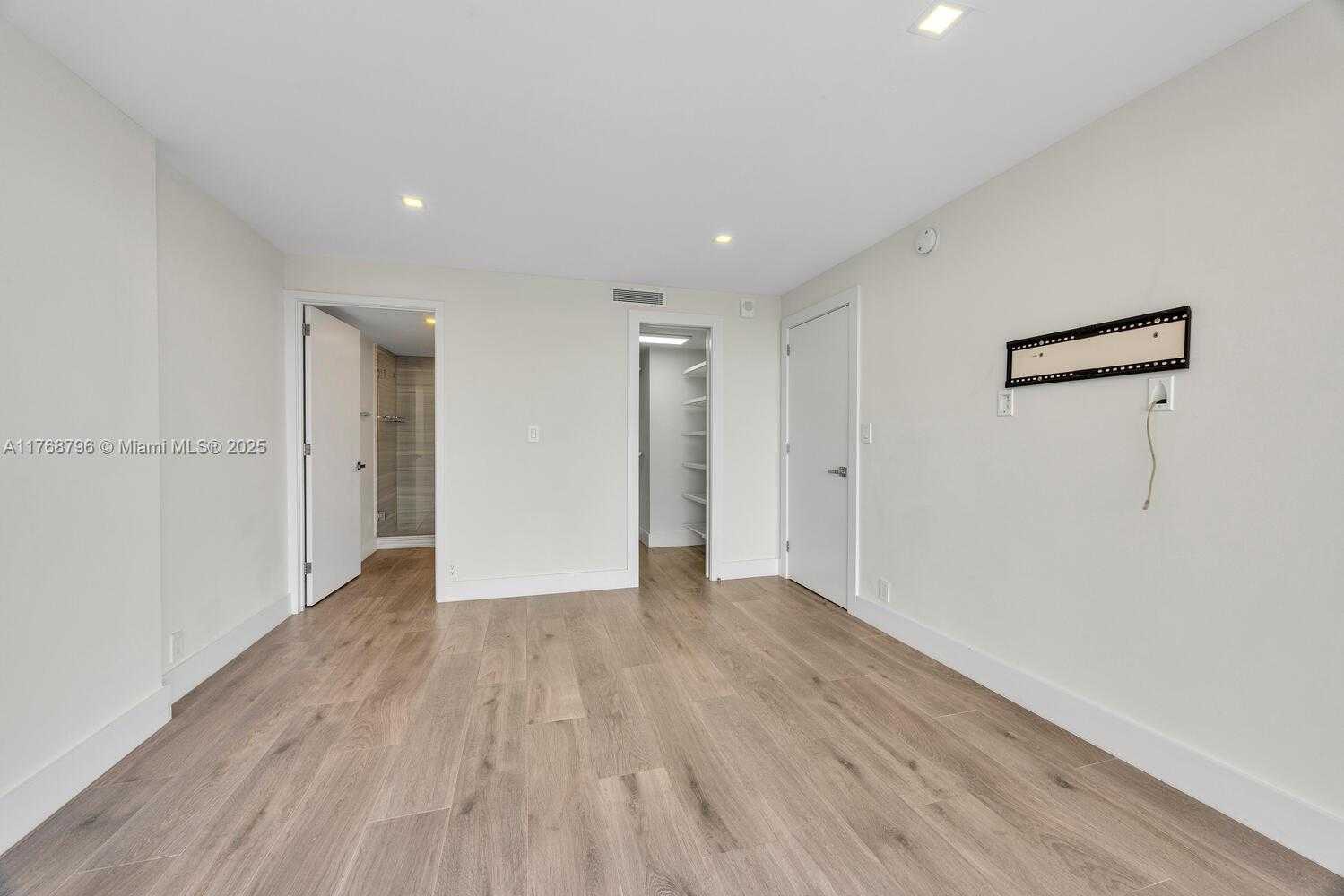Small Image of 1901 BRICKELL AVE #B2304, Miami Number 20