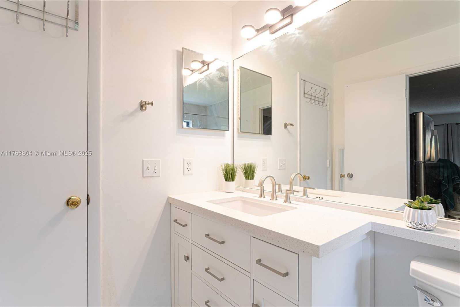 Small Image of 4016 PALM BAY CIR #C, West Palm Beach Number 6