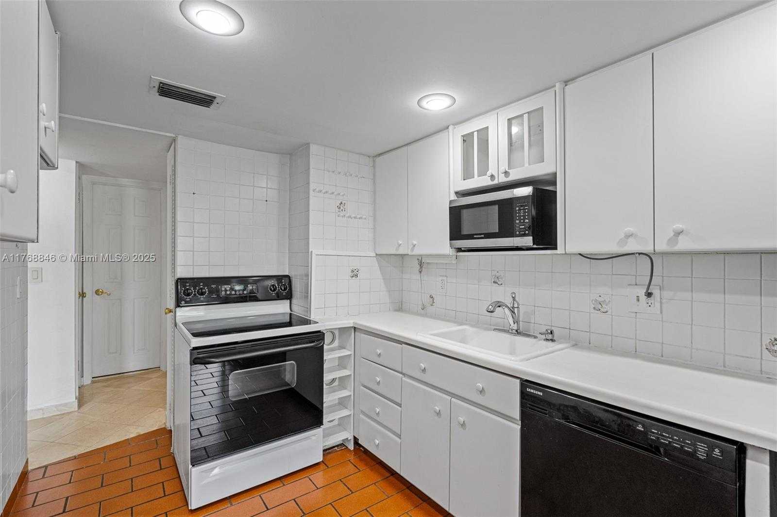 Small Image of 77 CRANDON BLVD #2B, Key Biscayne Number 17