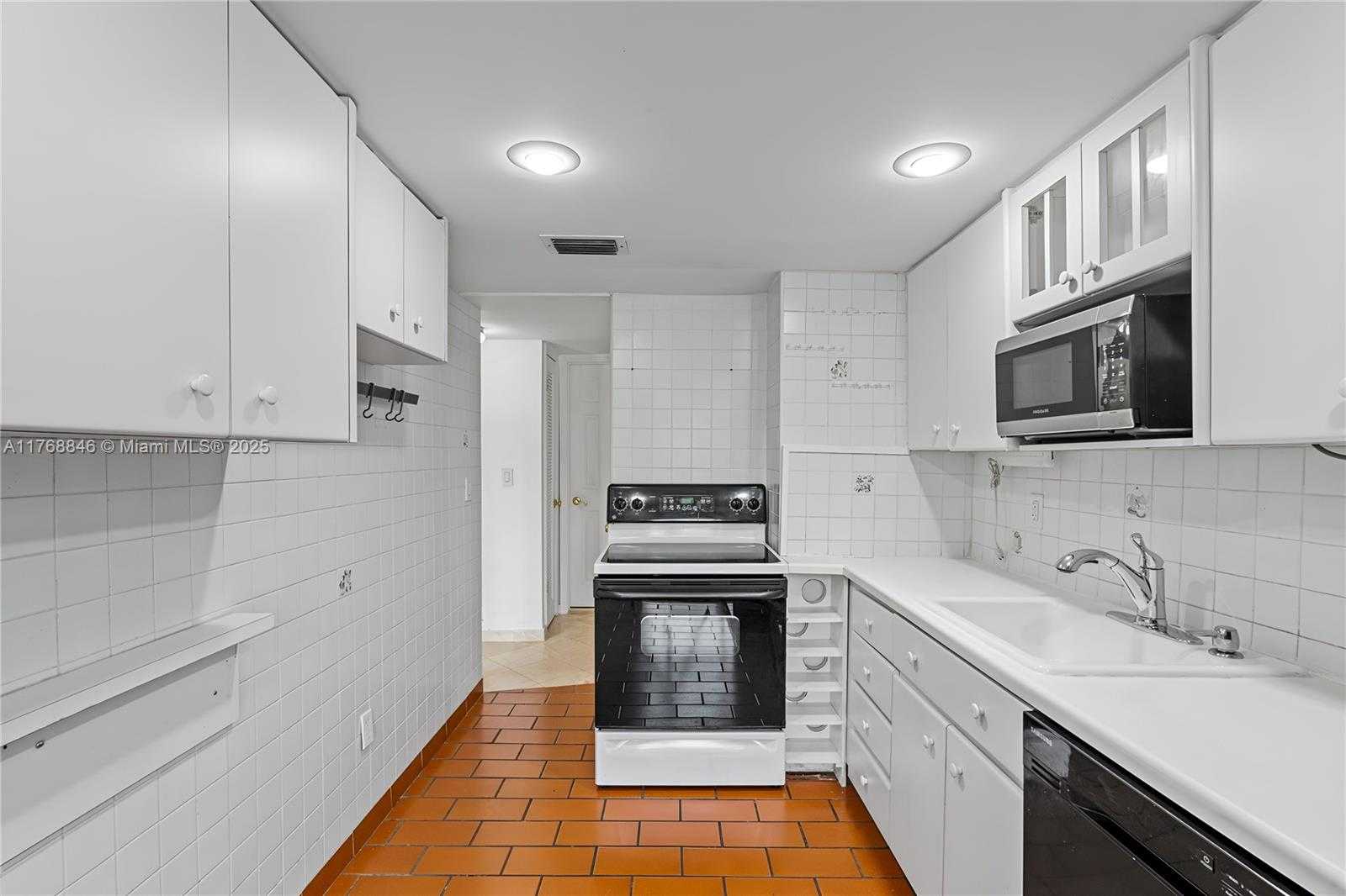 Small Image of 77 CRANDON BLVD #2B, Key Biscayne Number 21