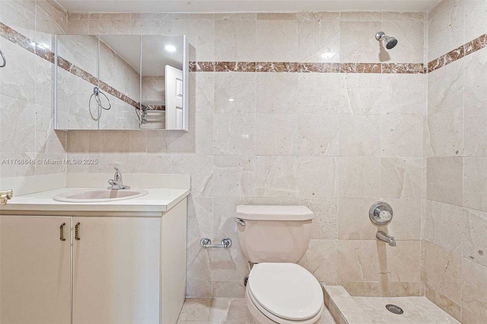 Small Image of 77 CRANDON BLVD #2B, Key Biscayne Number 24